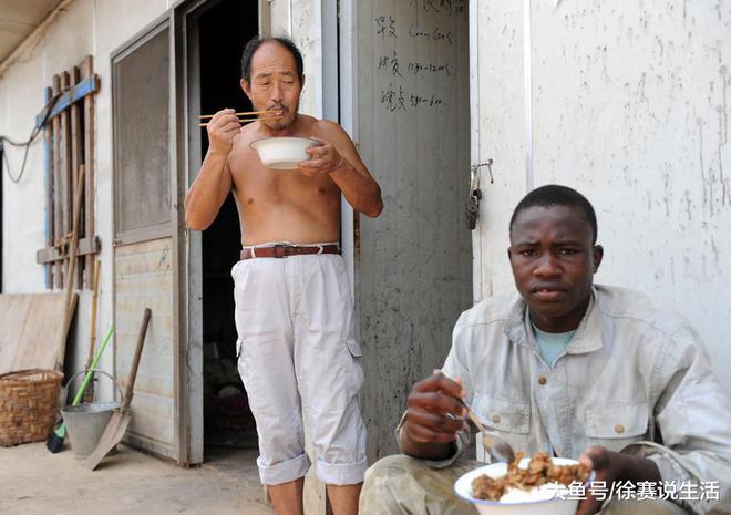 万博ManBetX网页版实拍在非洲劳务的中国工人 当地人盼望他们留下来(图7)